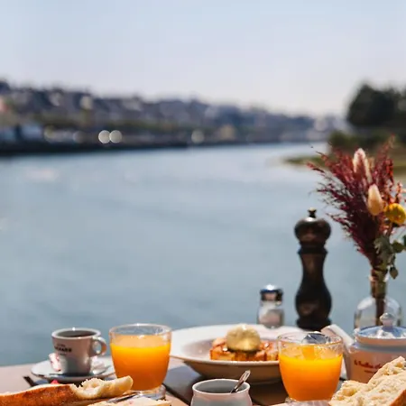 De Funes N3 - Breakfast Included - *