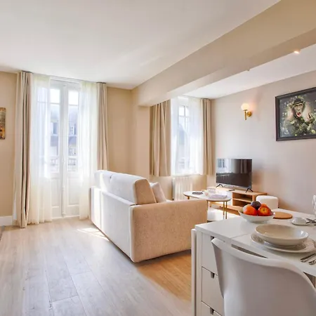 De Funes N3 - Breakfast Included - *